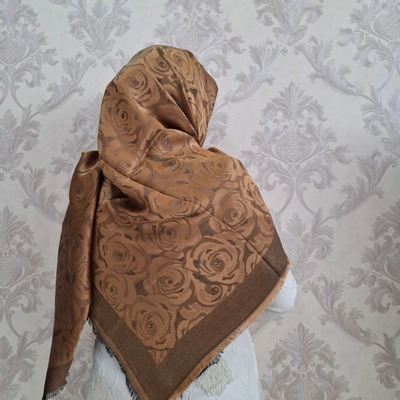 روسری ژاکارد لمه گل رز