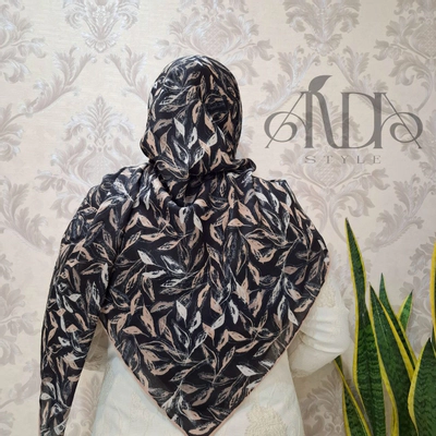 روسری نخی طرح برگ زمینه مشکی